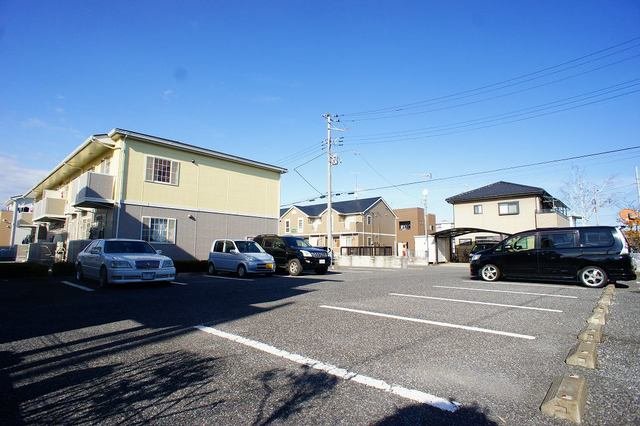 【行田市佐間のアパートの駐車場】