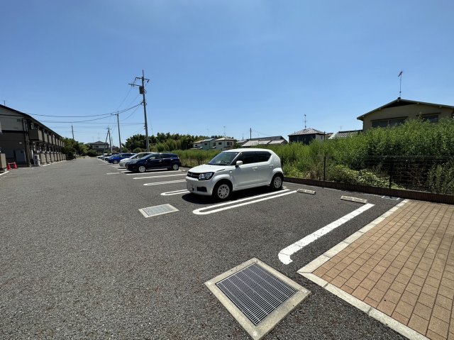 【古河市関戸のアパートの駐車場】