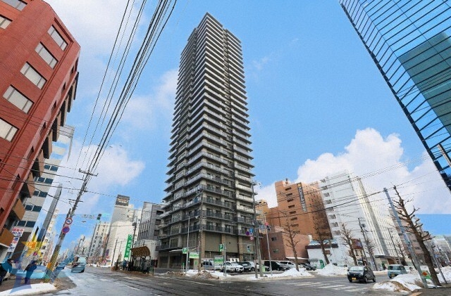 【札幌市中央区南一条西のマンションの建物外観】