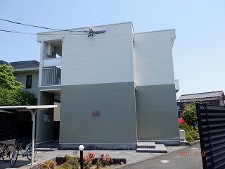 【レオパレスブルーメの建物外観】