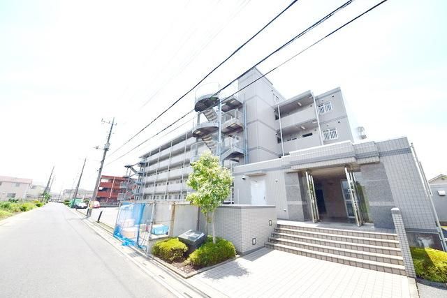 越谷市平方南町のマンションの建物外観