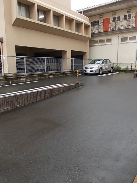 【鹿児島市東谷山のマンションの駐車場】