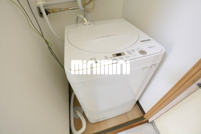 洗面設備　うれしい室内洗濯機置き場あります