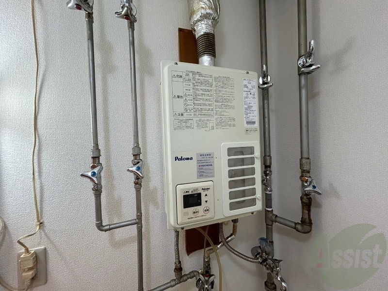 その他設備　給湯器は簡単操作で温度調整ができますよ。