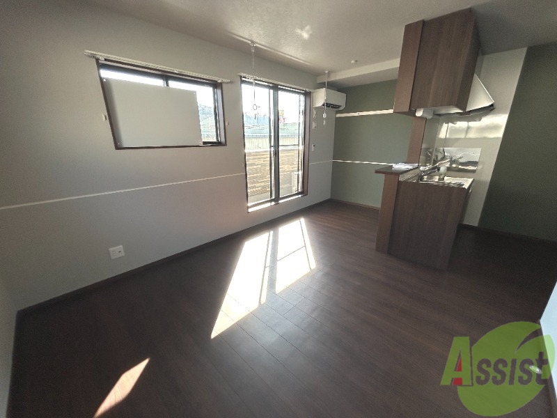 居室・リビング　１０．８帖のＬＤＫです。落ち着きのある空間となっております。