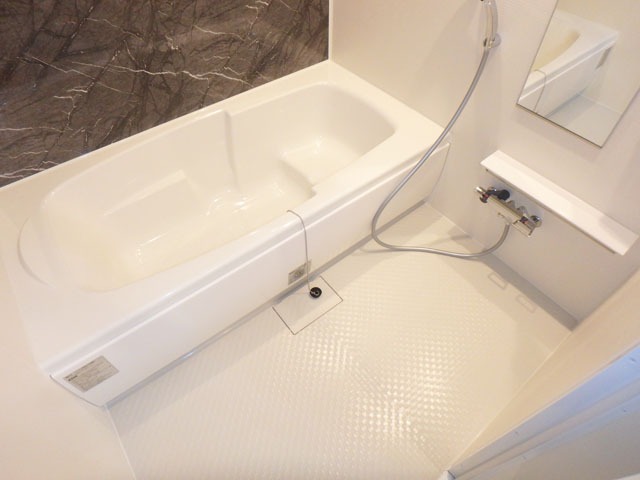 バス・シャワールーム　追い焚き付きでいつでも温かいお風呂に浸かれます☆