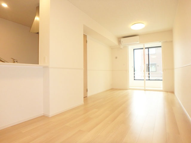 居室・リビング　１３．３帖の広々リビング♪