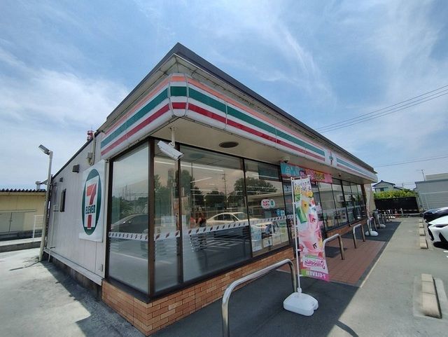 コンビニ　セブンイレブン（コンビニ）まで700m