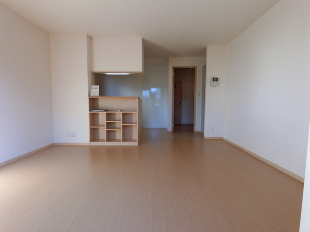 居室・リビング　対面キッチンですが広々したリビングです！