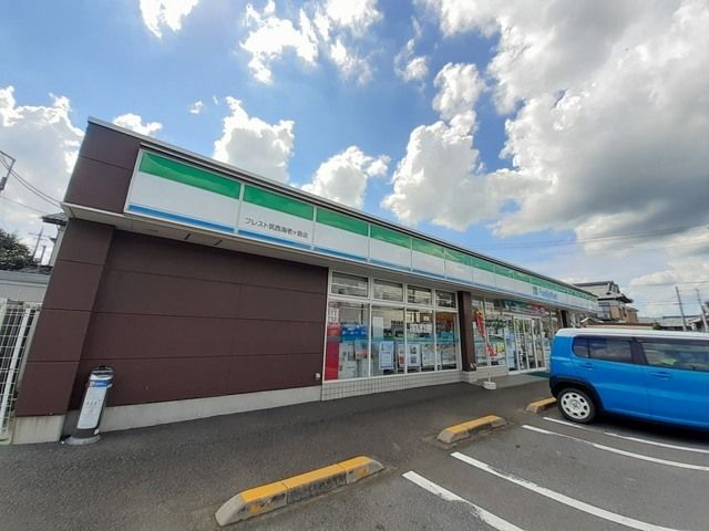 コンビニ　ファミリーマート（コンビニ）まで120m