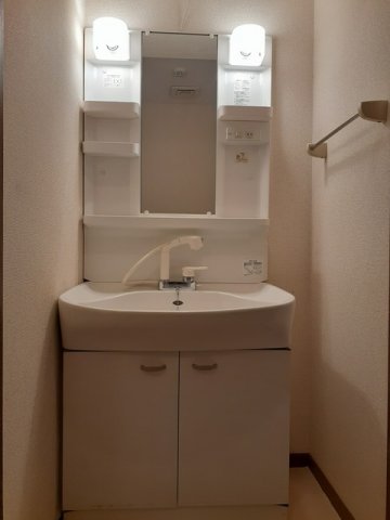 洗面設備　スペースが確保できる洗面所です