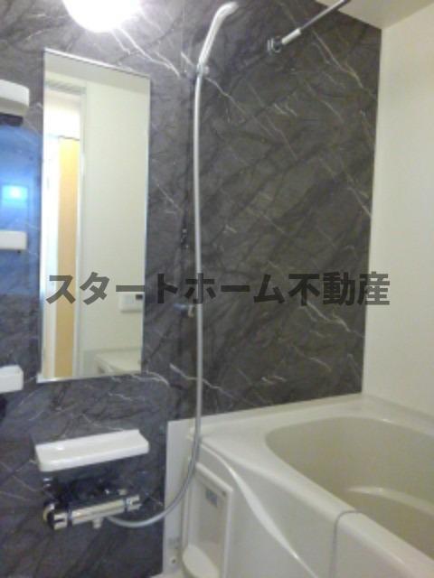 バス・シャワールーム　落ち着いた空間のお風呂です