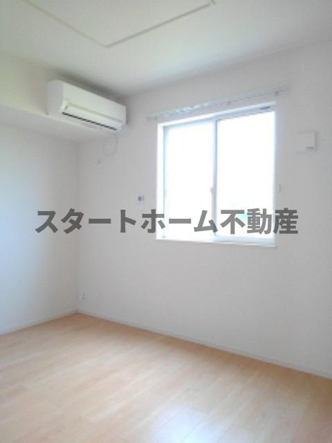 その他部屋・スペース　広くて明るい寝室