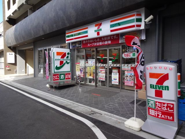 コンビニ　セブンイレブン（コンビニ）まで590m
