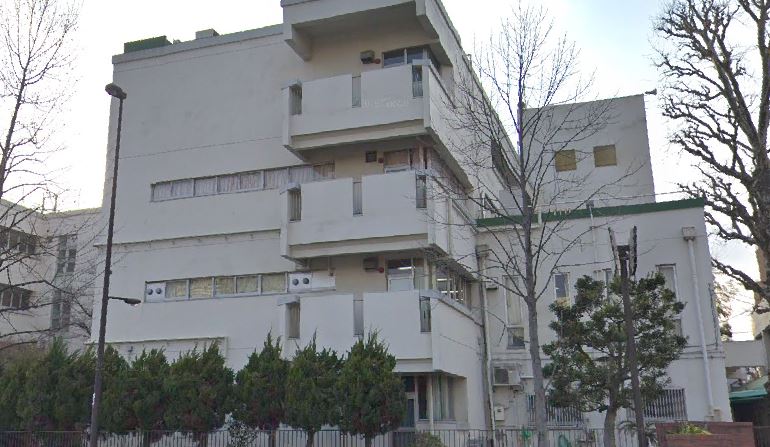 中学校　新宿区立四谷中学校（中学校）まで1317m