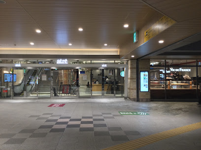 ショッピングセンター　atre信濃町(アトレ信濃町)（ショッピングセンター）まで744m