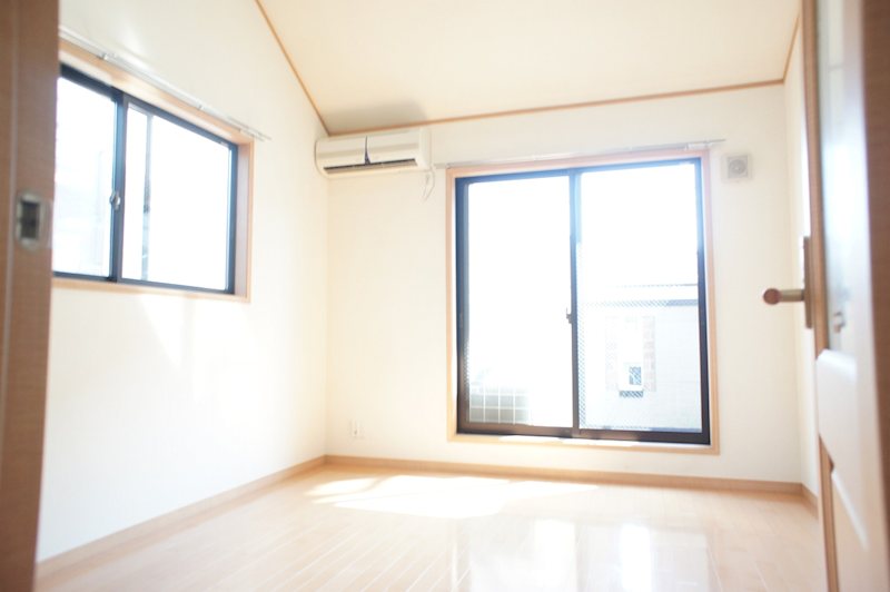 居室・リビング　2面採光の明るいお部屋