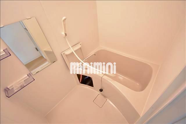 バス・シャワールーム　バストイレ別でゆったりと入れます。