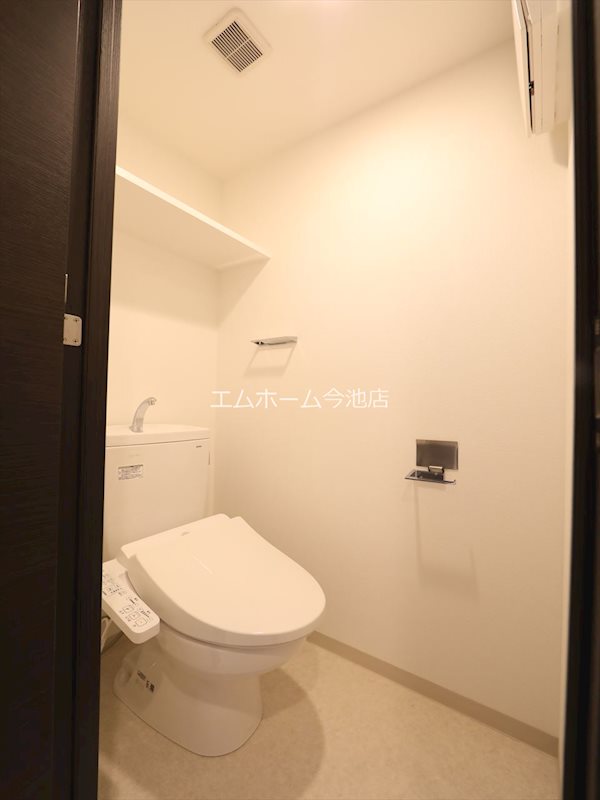 トイレ　温水洗浄便座付トイレ