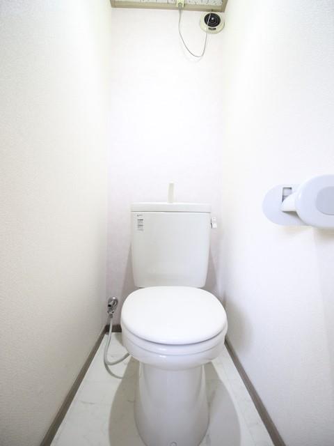 トイレ　クリーニング前の写真です。