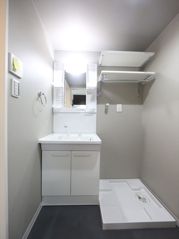 洗面設備　脱衣所　独立洗面台（シャンプードレッサー付）