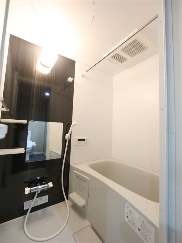 バス・シャワールーム　追い焚き・オートバス機能付お風呂