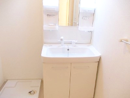 洗面設備　脱衣スペースもあります