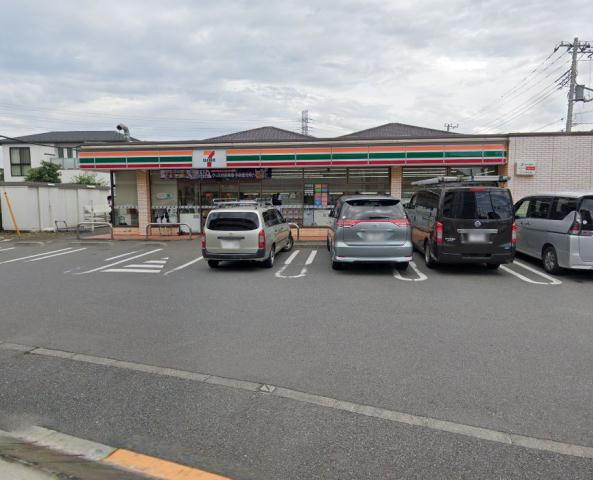 コンビニ　セブンイレブン（コンビニ）まで215m