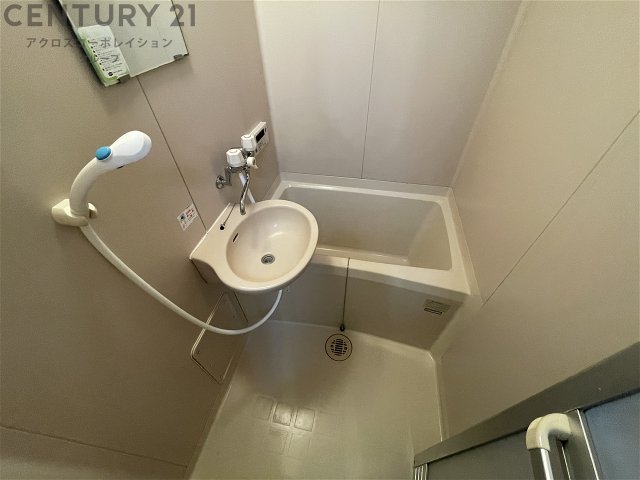 バス・シャワールーム　シンプルで機能的なユニットバスです