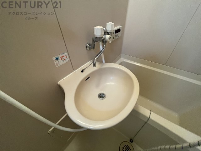 洗面設備　浴室内に洗面台あり