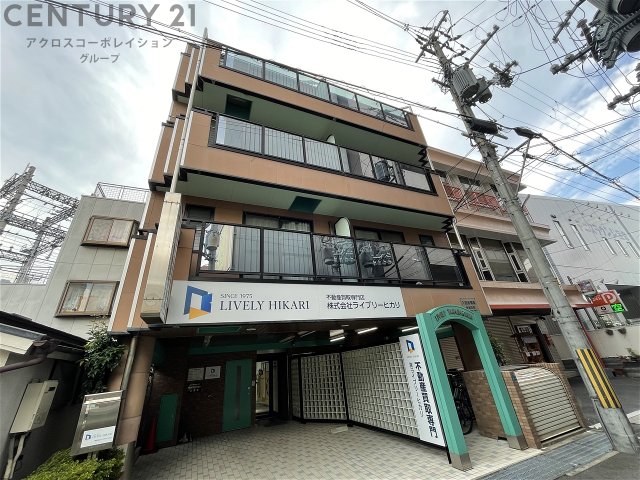 建物外観　エントランスに防犯カメラがあり安心です