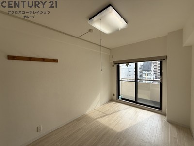 居室・リビング　独立キッチンなので広々と使用可能な洋室