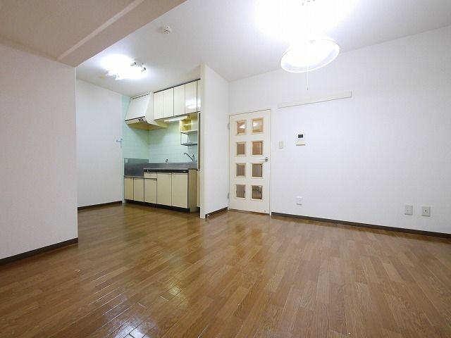 居室・リビング　同建物別号室参考写真