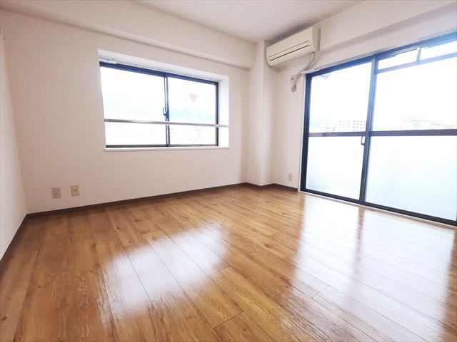 その他部屋・スペース　レイアウト自由自在、採光があって明るい洋室