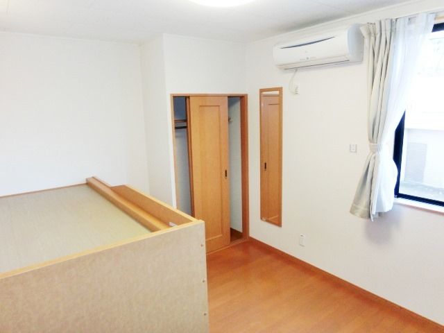 その他部屋・スペース　照明やカーテンが付いているのは魅力ですね。