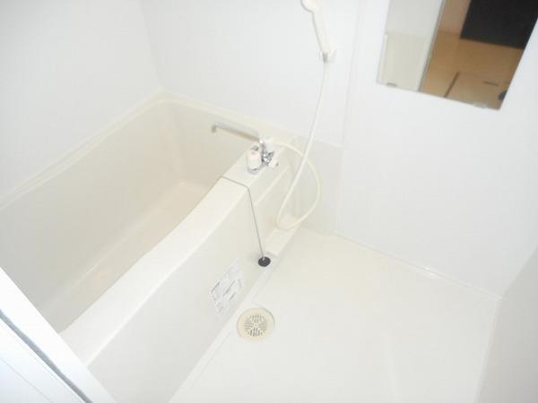 バス・シャワールーム　浴室乾燥機付きバス！