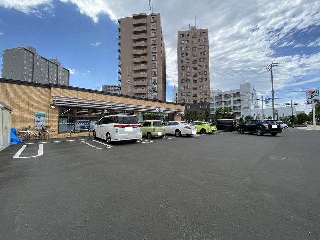 コンビニ　セブンイレブン（コンビニ）まで147m