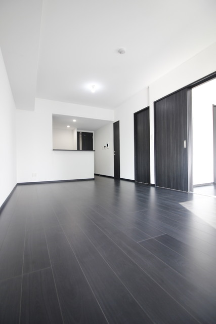 居室・リビング　★広々としたＬＤＫにはダイニング・ソファも置ける広さ★