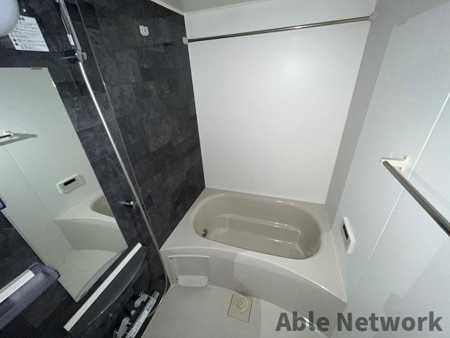 バス・シャワールーム　追い焚き機能、浴室乾燥機付き