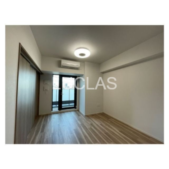 その他部屋・スペース　落ち着いた色味の床材がくつろぎ空間を演出