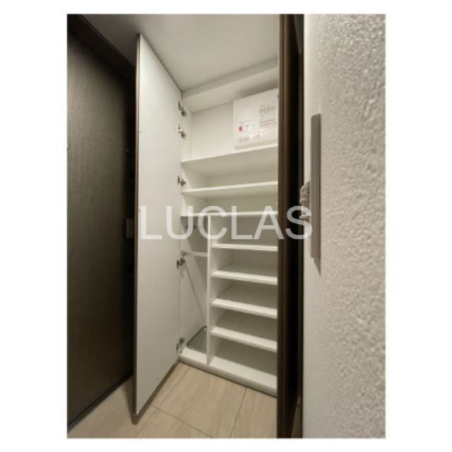 玄関　玄関には大きなシューズボックス♪