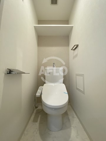 トイレ　エスリード南森町ラグシス　温水洗浄便座