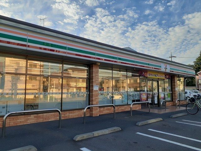 コンビニ　セブンイレブン（コンビニ）まで309m