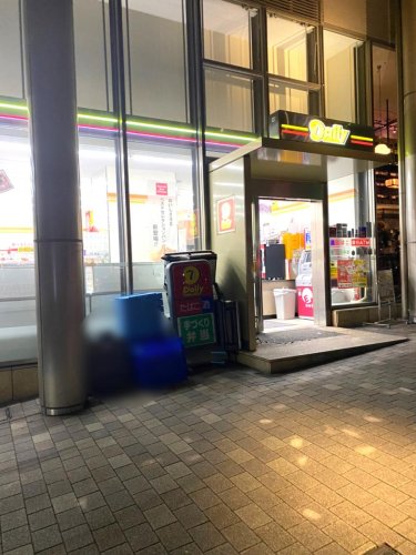 コンビニ　デイリーヤマザキ 六本木3丁目店（コンビニ）まで87m