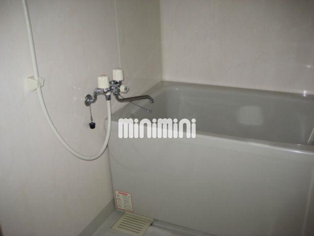 バス・シャワールーム　清潔感のあるお風呂