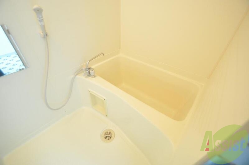 バス・シャワールーム　ゆったりサイズのお風呂は落ちつける癒しの空間です。