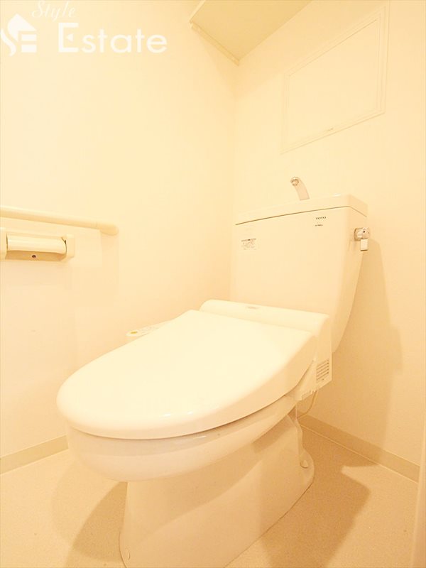 トイレ　温水洗浄便座