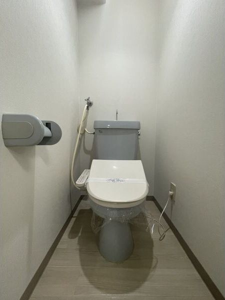 トイレ　※写真は別号室です。