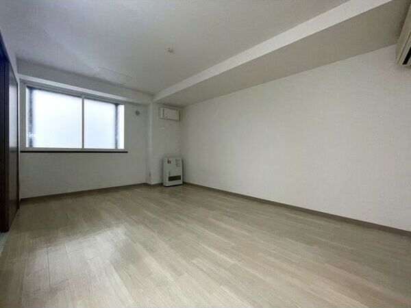 居室・リビング　※写真は別号室です。