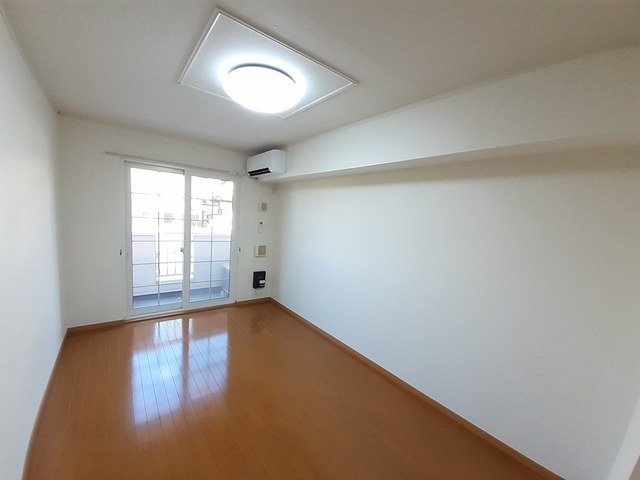 居室・リビング　こちらの居間で趣味の時間をお楽しみください